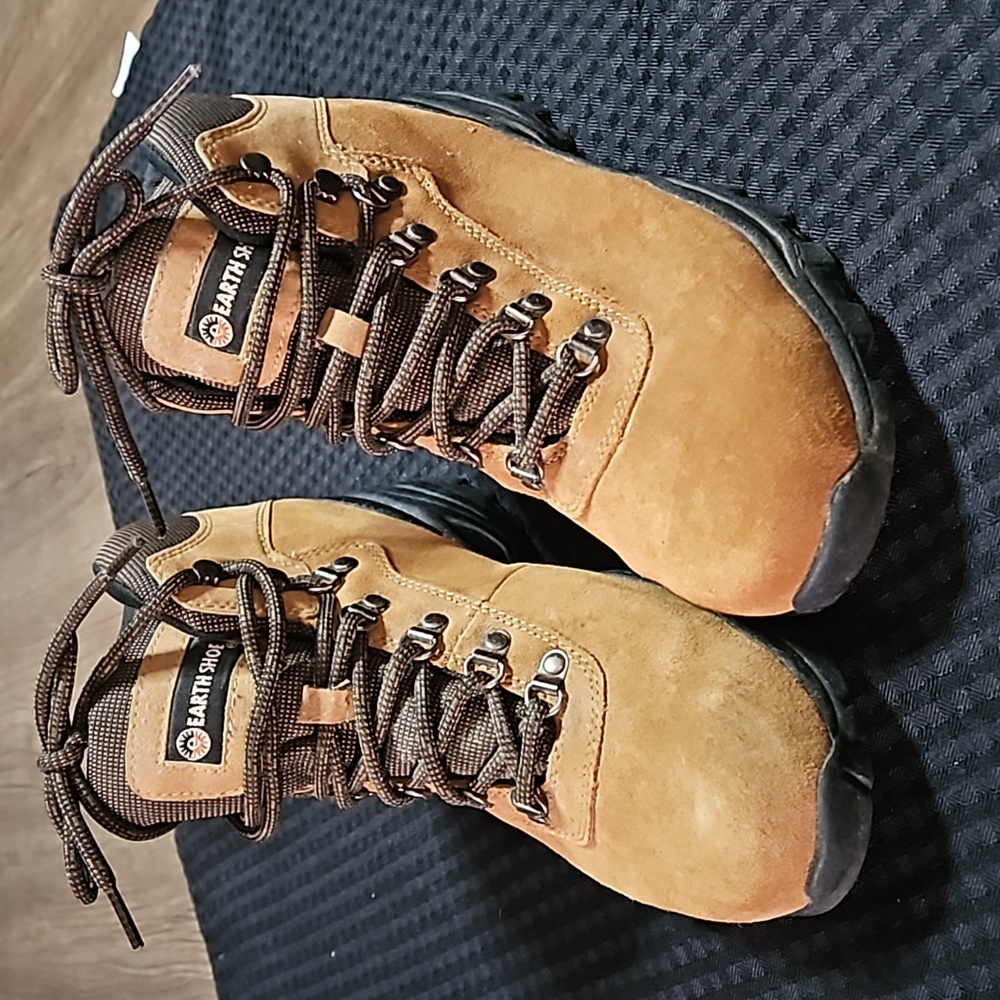 Earth shoe, sunflower,  hiking boots,  women's, size 10, waterproof